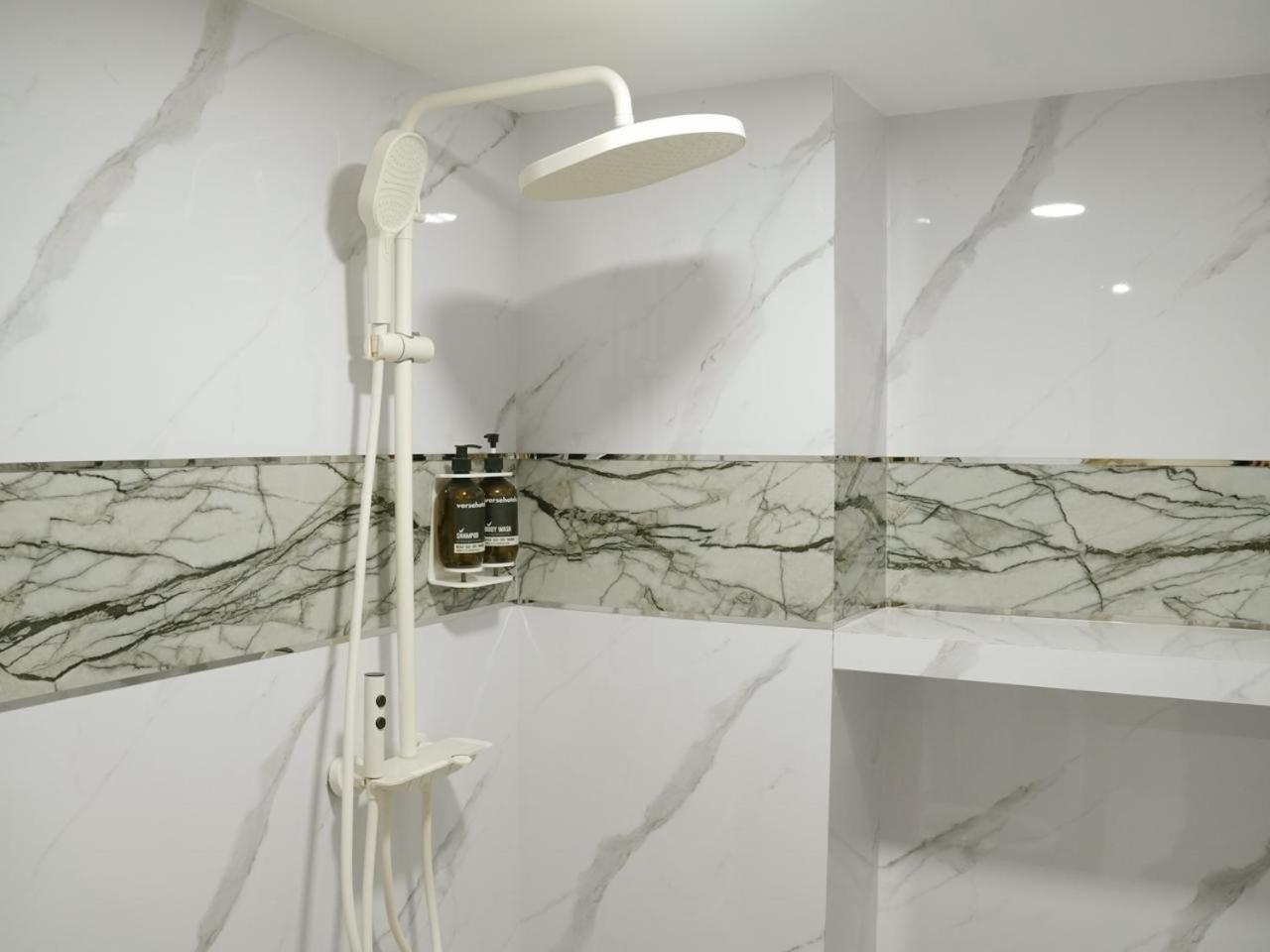 Verse Hotel צ'ירבון מראה חיצוני תמונה