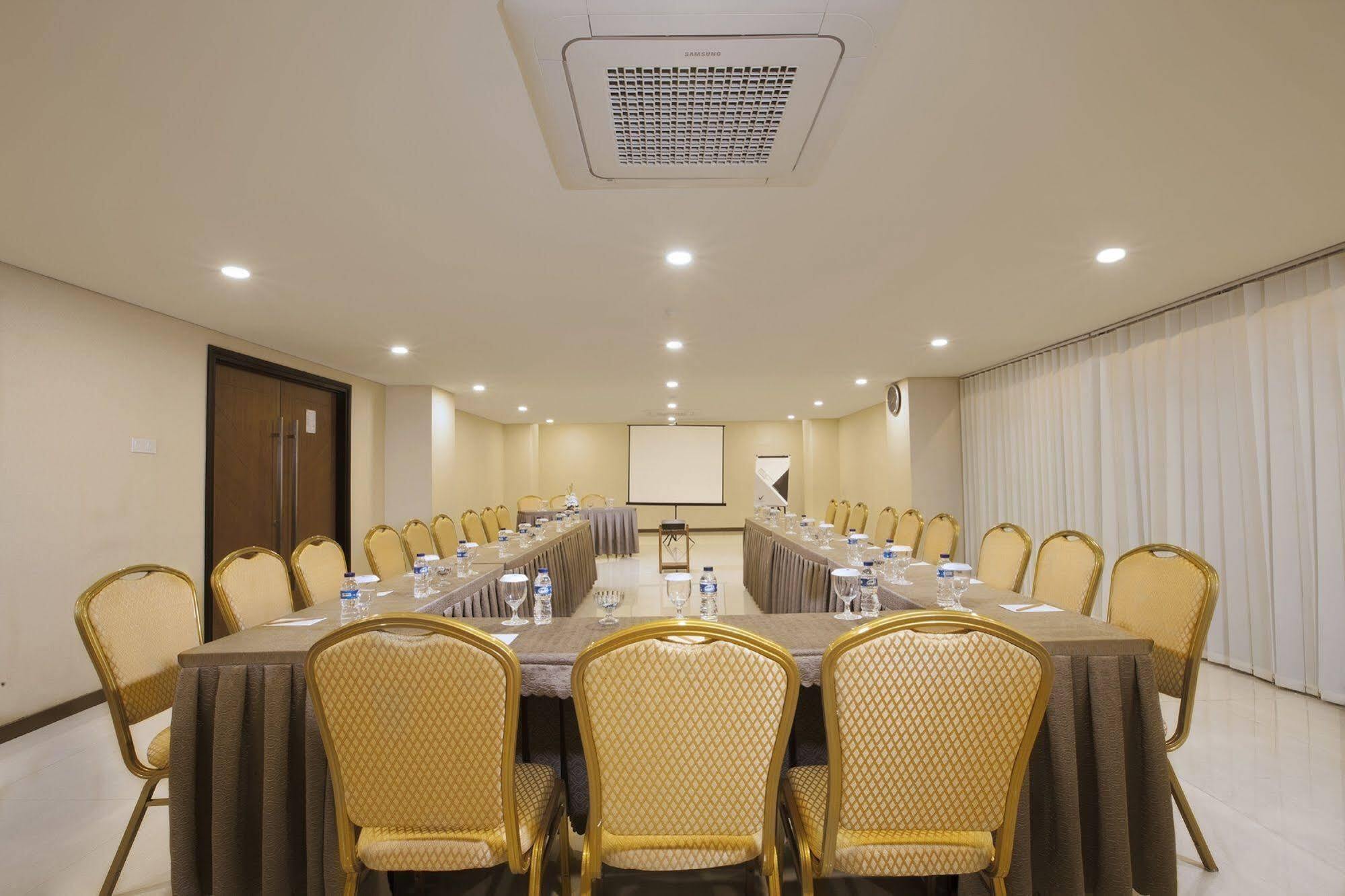 Verse Hotel צ'ירבון מראה חיצוני תמונה